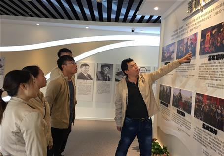 基礎(chǔ)分公司：學(xué)習(xí)時代楷模  爭做優(yōu)秀黨員