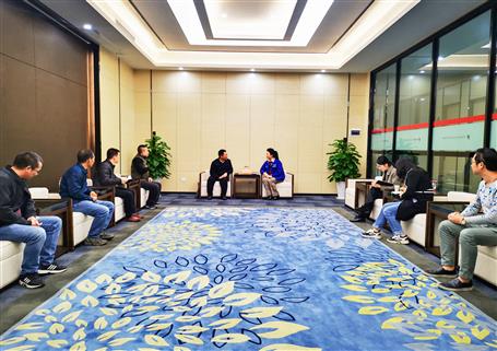 賴(lài)海標(biāo)到雙英集團(tuán)公司座談交流