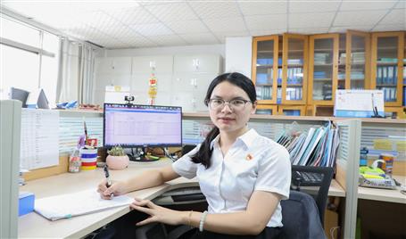 【樹(shù)榜樣 當(dāng)先鋒】?jī)?yōu)秀共產(chǎn)黨員徐娟：樂(lè)于助人 擔(dān)當(dāng)作為