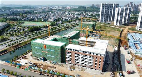 【提升“三力” 爭(zhēng)創(chuàng)佳績(jī)】明德中學(xué)項(xiàng)目：掛圖作戰(zhàn) 全力推進(jìn)